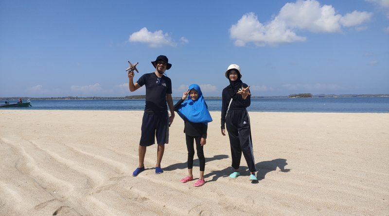 Wisata Pantai Pink Lombok